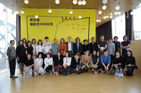 第五届国际艺术评论奖新闻发布会现场嘉宾合影