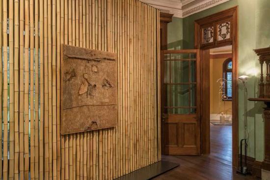 Alberto Burri ,《袋子》,1952。图片:致谢Prada基金会;Photo : Alessandro Wang