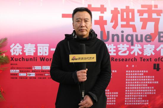 特邀嘉宾本次展览策展人亚日先生接受新浪当代艺术采访