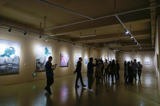 女人的优雅展览现