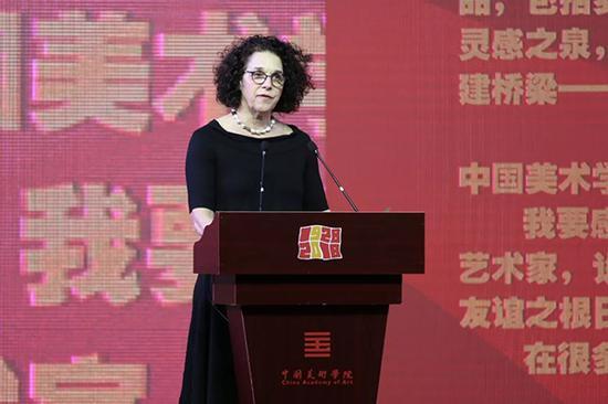 美国罗德岛设计学院院长罗赞·萨莫森致辞