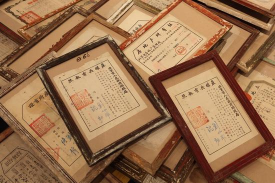 毛同强,《地契》,装置,2009-2018, 图片来源:艺术家及Prometeogallery by Ida Pisani画廊