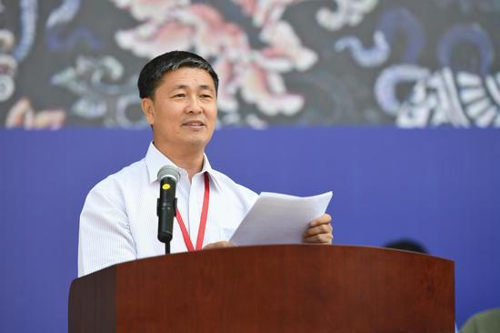吉林师范大学党委副书记、校长杨景海主持开幕式