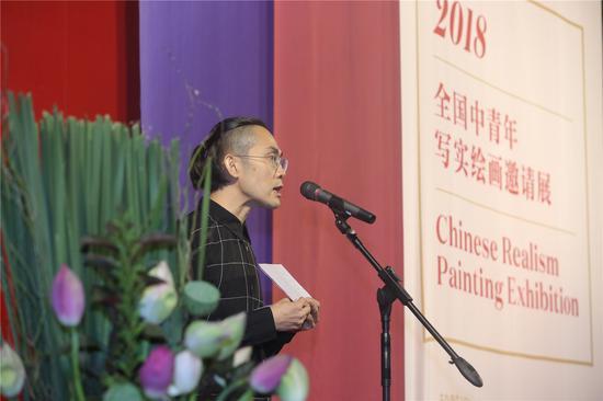 艺术家代表王珂上台发言致辞