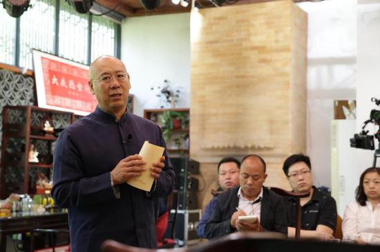 图注:奥岩先生阐释何为“佛造像水晶时代”