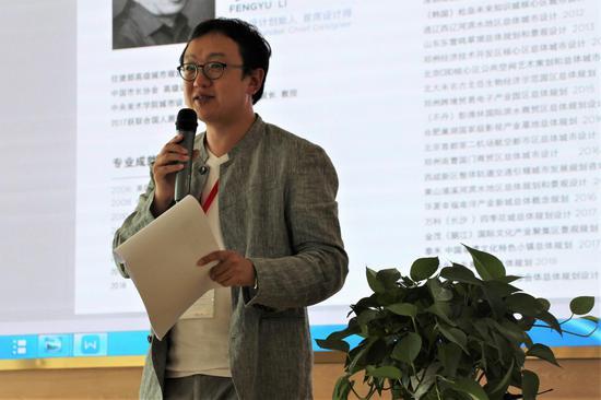 中央美术学院城市设计与创新研究院设计总监潘鹏先生主持开幕仪式