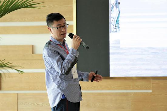 中央美术学院壁画系副主任刘晓辉先生
