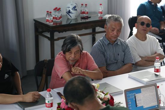 批评家邓平祥先生主持学术研讨会