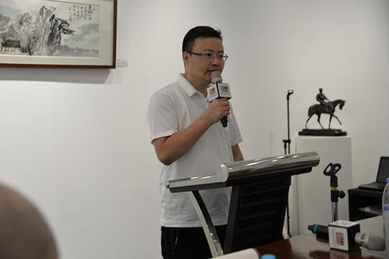 本次画展策展人、青年评论家刘学明发言