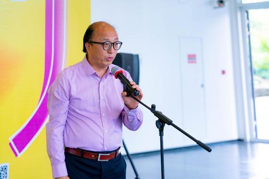 上海视觉艺术学院校长周斌宣布展览会开幕