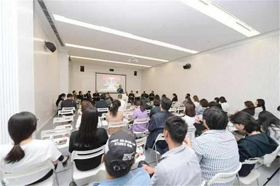 艺术的生命原则:王艺作品的可塑性与可调性 研讨会现场