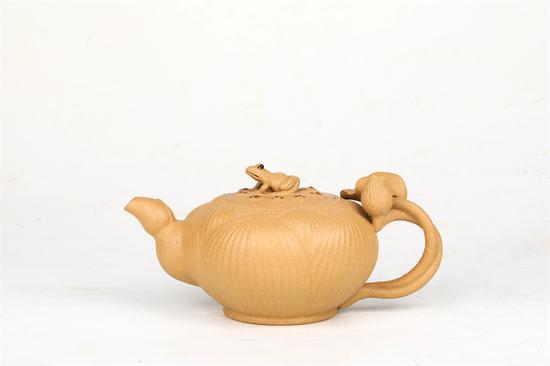 艺术家钱建生作品 月色蛙莲壶 泥料:本山段泥 容量:450CC