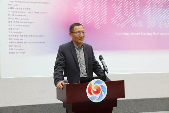 上海交通大学设计学院车生泉教授在做主题演讲