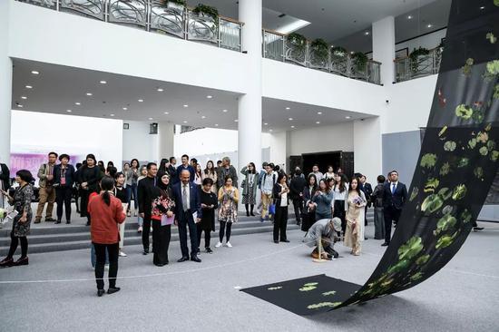 “仰观俯察:2018国际民间艺术与设计邀请展”展览现场