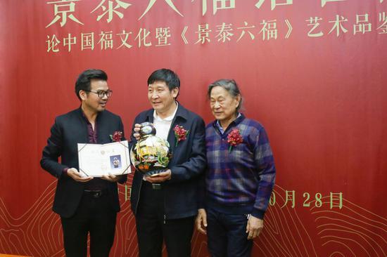 《景泰六福》入藏中国景泰蓝艺术博物馆