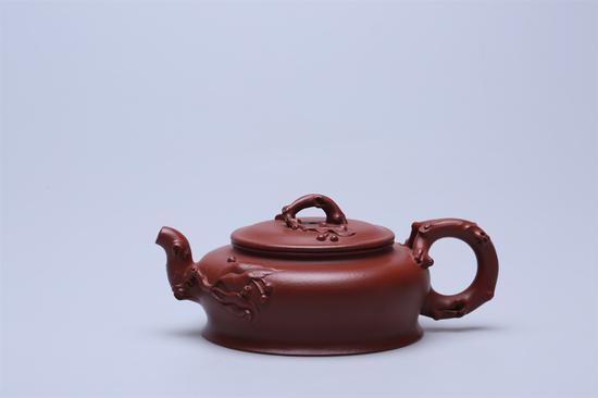 艺术家沈严峰作品 落樱缤纷壶 泥料:大红袍 年代:2015 容量:250 CC