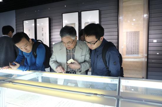 嘉宾观展现场