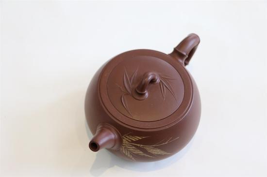 艺术家范黎风作品 影竹壶 泥料: 清水泥 年代:2014 容量:300 CC