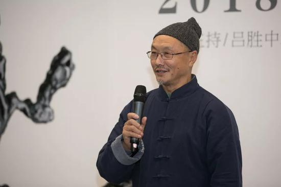 学术主持:原中央美院实验艺术学院院长吕胜中教授致辞