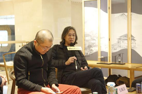 研讨会现场:艺术批评家王南溟发言