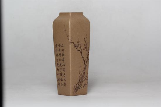 艺术家马建作品 四方文瓶 泥料:黄段 年代:2017 尺寸:高 27 CM 口径 6 CM