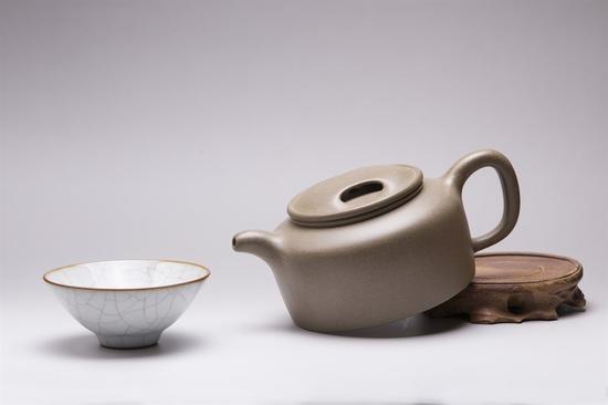 艺术家许亚均作品 牛盖莲子 泥料:青段 年代:2012 容量:520 CC