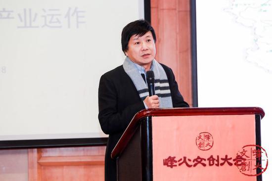 鼎盛文化产业投资公司总裁梅洪发表演讲