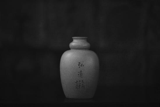 艺术家王翔作品 依样葫芦瓶 泥料:段泥 年代:2018 尺寸:11x5CM