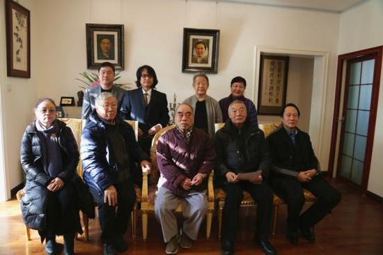 戴泽(前排中),李健(前排左一),田墉(前排左二),徐庆平(前排左四),廖鸿华(前排左五)学生刘亚莉(后排右一),引荐人:赵一唐(后排右二)学生郭廓(后排左二), 引荐人:王王 (后排左一)