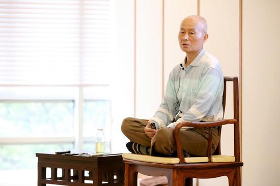 主讲人蔡耀明教授