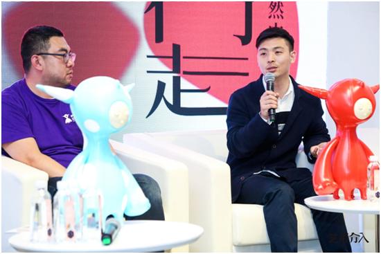 艺嗨文化创始人兼艺术云集总裁孙国胜(右)