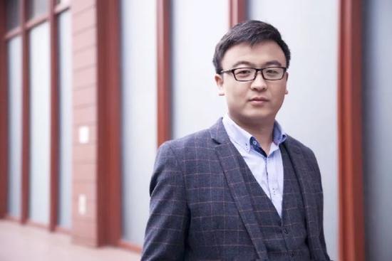 薄 胜 BRC链石资本创始合伙人,曾任乐智科技CEO,拥有多年互联网和教育行业从业经验,近年来转向区块链项目投资,拥有火币 超级节点。