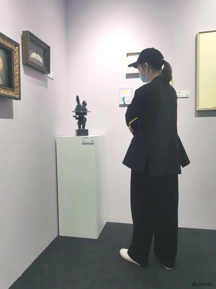 《帽子下的奈美兔》 装置雕塑 42×18×17cm 2021年