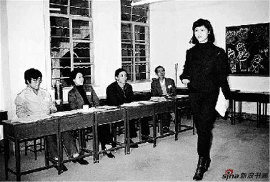 1985年,“首届羊城青春美大赛”现场。