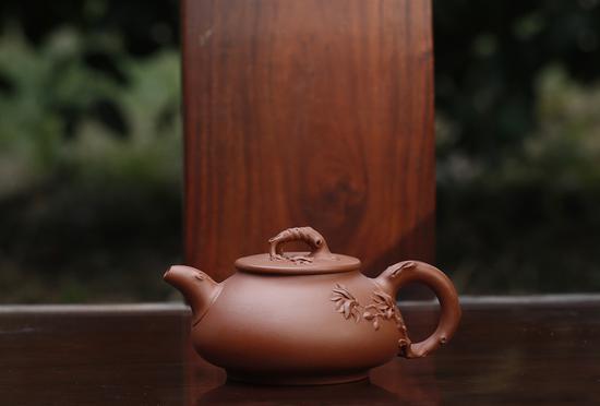 艺术家黄丽萍作品 玉兰壶 泥料: 朱泥 年代:2016 容量:350CC