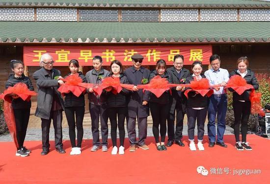 嘉宾剪彩(右起魏川雄、俞晓飞、左庄伟、季伏昆、保彬)