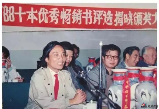 1988年,陈醉在当年十本优秀畅销书颁奖会上代表获奖作者发言