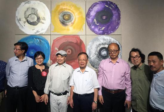 左起:朱刚、毛方、许德民、龚学平、周斌、陈耀明、杨冬白。