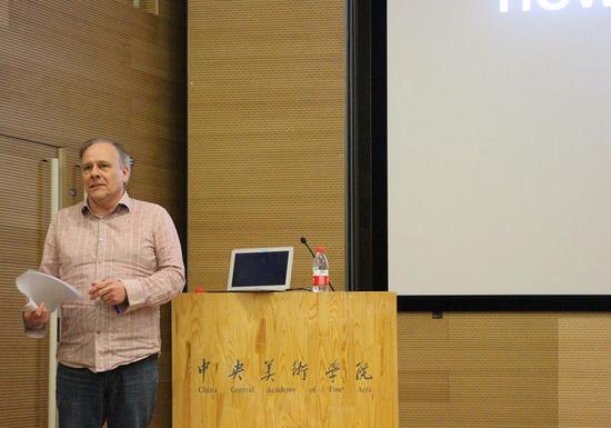 美国贝宁顿学院雕塑系主任:乔·伊舍伍德Jon Isherwood