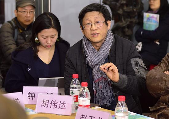 上海抽象画会成员、著名抽象艺术家胡伟达发言