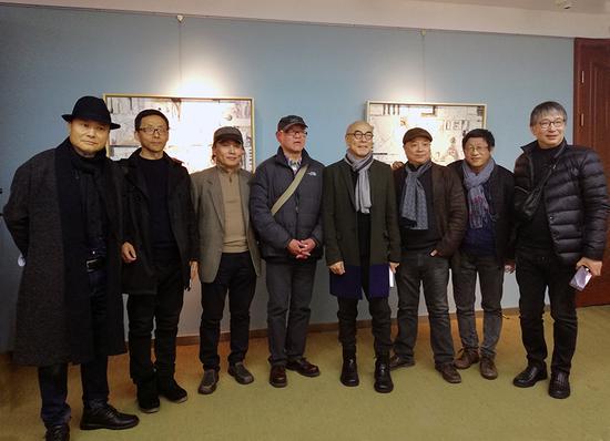 异号——2018上海抽象画会春季展现场 左起:余积勇、顾盛庆、王恬、童建颖、谷文达、许德民、胡伟达、汪东东