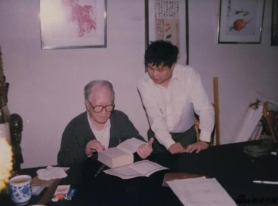 与著名画家许麟庐在一起