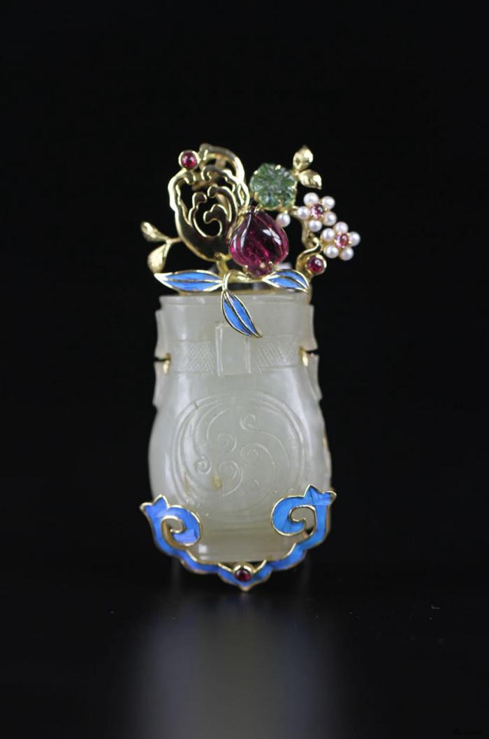 镶金点翠百宝花瓶,明代和田玉嵌饰、碧玺18K金,6×2.5cm