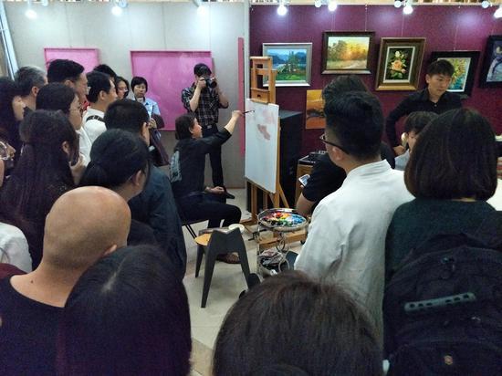 著名旅俄画家张胜赞先生现场油画创作