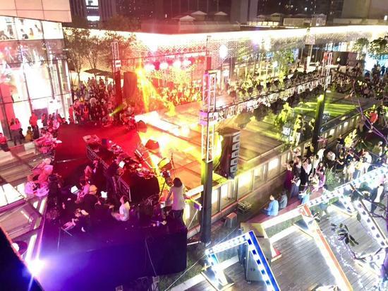 现场表演