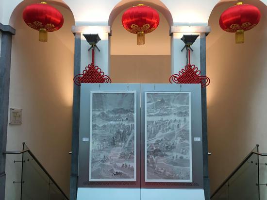 “水+墨:当代艺术中的传统”展览现场:黄国武作品《八千里路云和月》