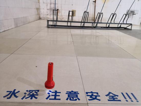 吴以强《水深》