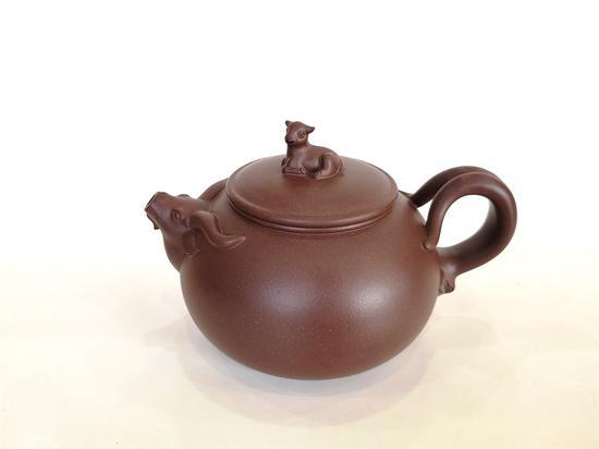艺术家蒋艺华作品 三羊开泰壶 泥料:紫泥 年代:1998 容量:500CC