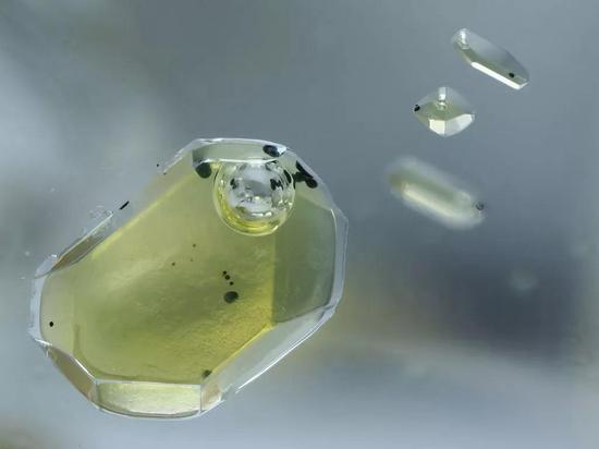 (油胆水晶)