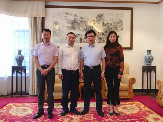中国驻毛里求斯共和国大使孙功谊接见永新华韵执行总裁罗勇及团队